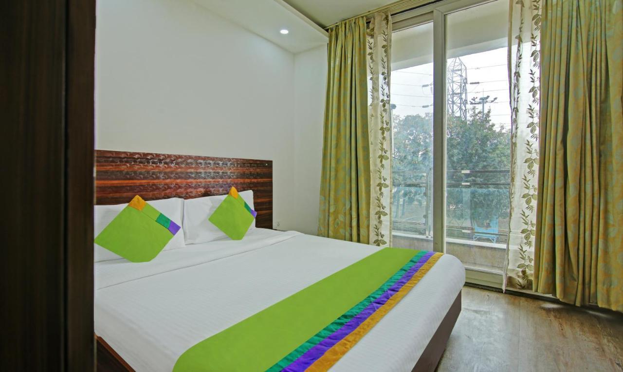 Itsy Hotels Nyra Гургаон Экстерьер фото