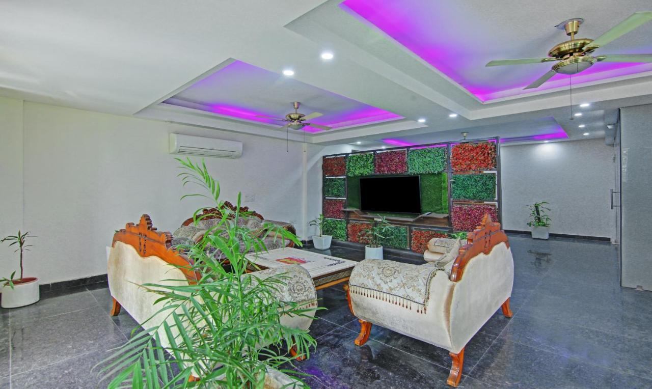 Itsy Hotels Nyra Гургаон Экстерьер фото
