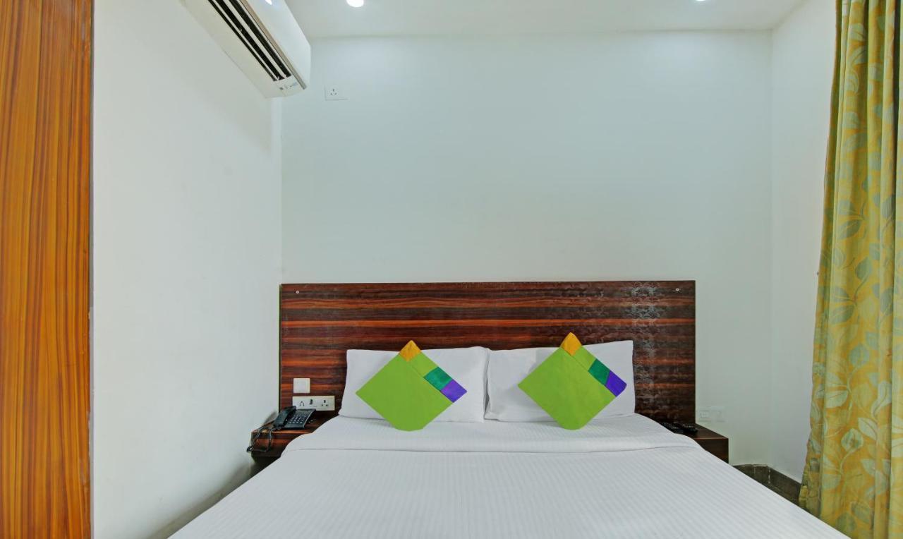 Itsy Hotels Nyra Гургаон Экстерьер фото