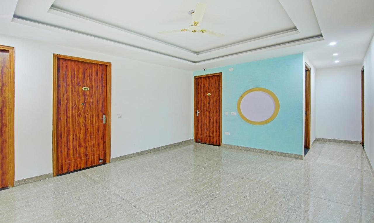 Itsy Hotels Nyra Гургаон Экстерьер фото