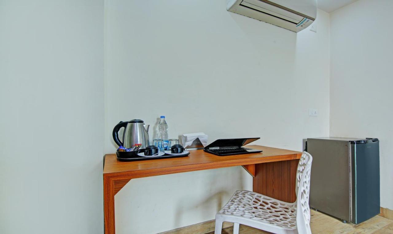 Itsy Hotels Nyra Гургаон Экстерьер фото