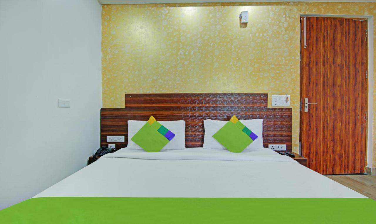 Itsy Hotels Nyra Гургаон Экстерьер фото