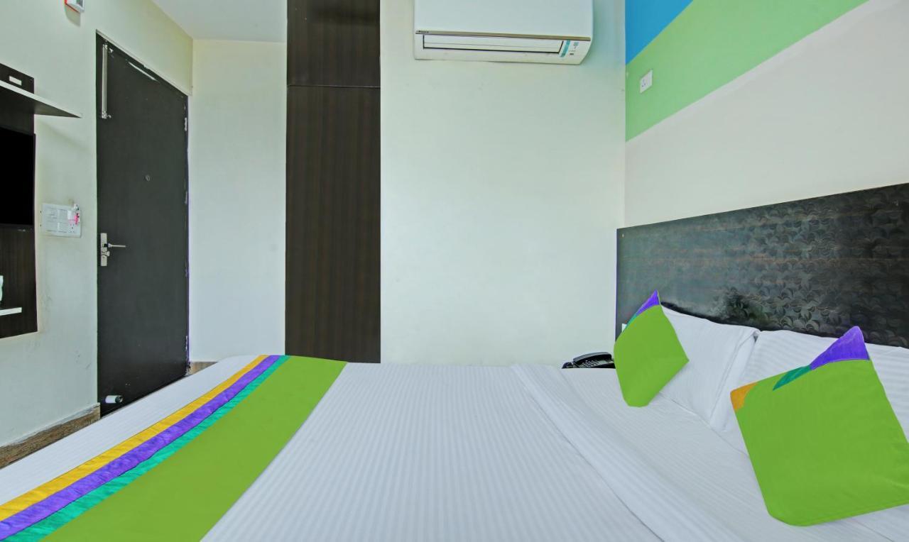 Itsy Hotels Nyra Гургаон Экстерьер фото