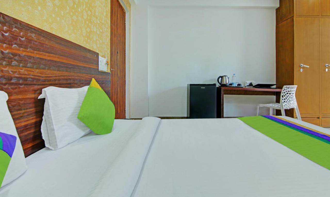 Itsy Hotels Nyra Гургаон Экстерьер фото