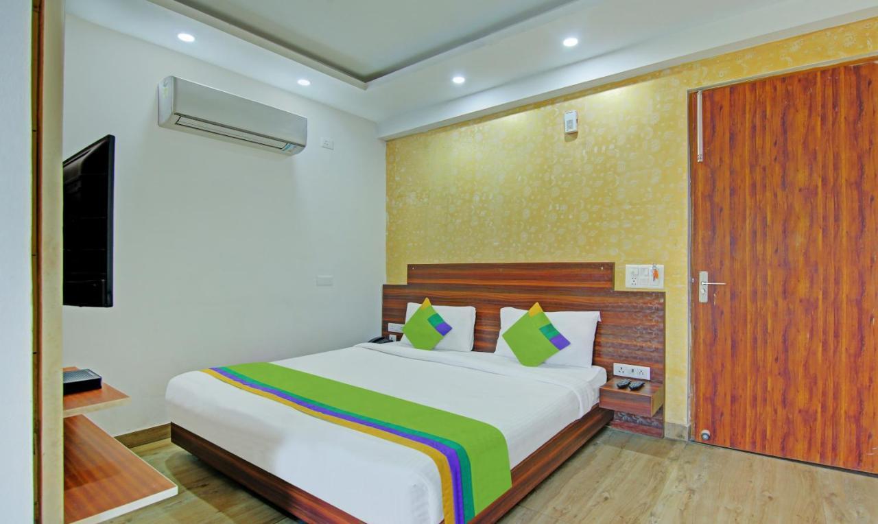 Itsy Hotels Nyra Гургаон Экстерьер фото